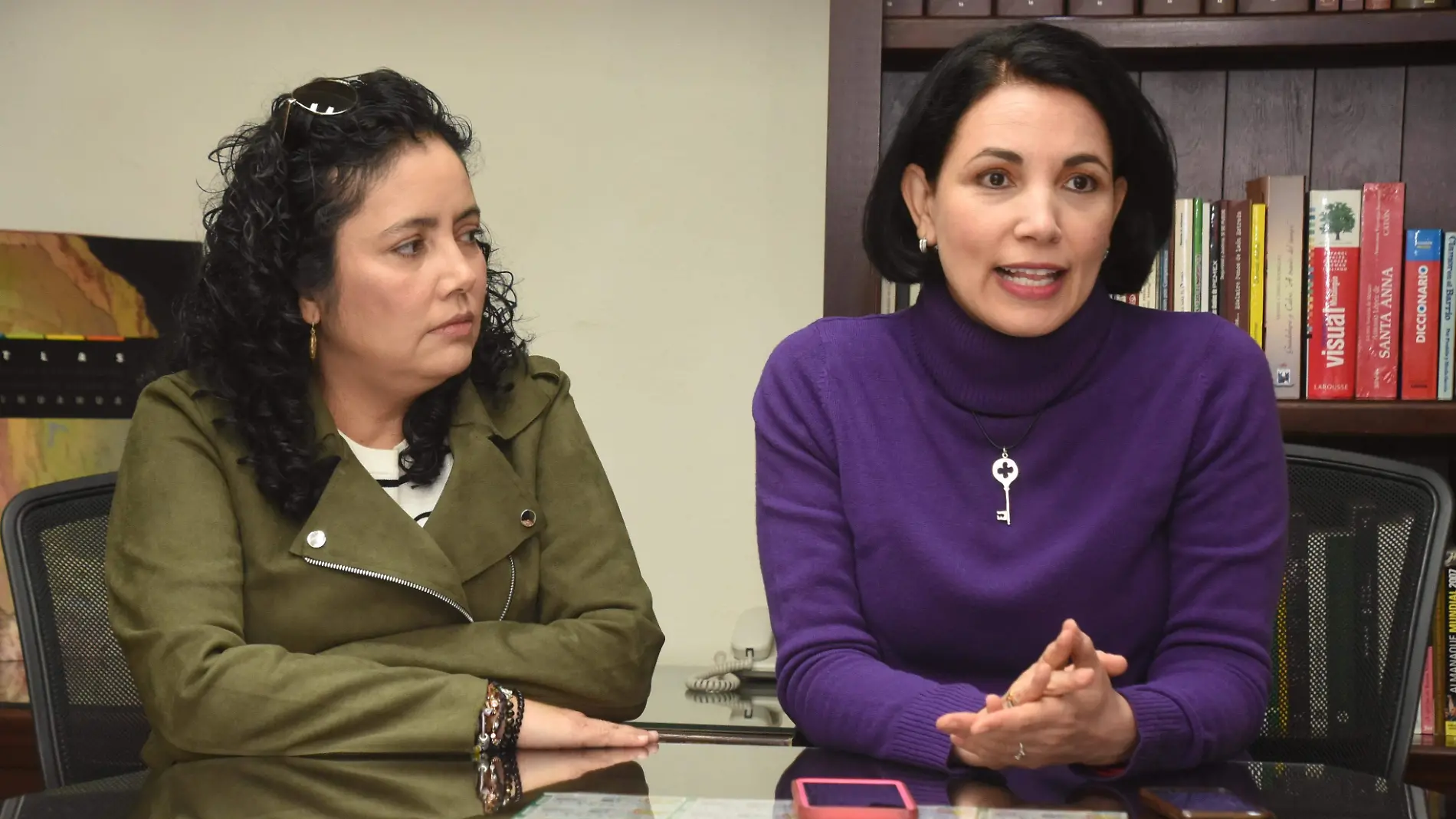 Mariana De Lachica Huerta, Titular del Órgano Interno de Control y Carmen Piedra Romero, Oficial Mayor del Municipio (2)